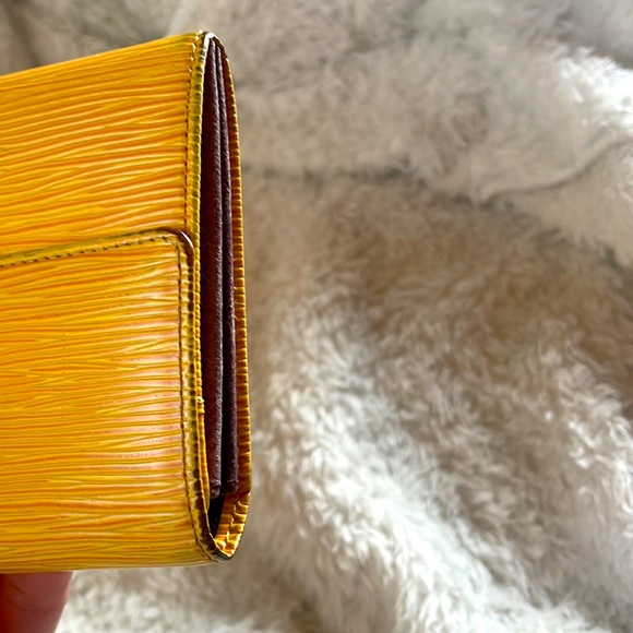 Louis Vuitton large yellow epi leathered bifold wallet - Picture 7 of 7